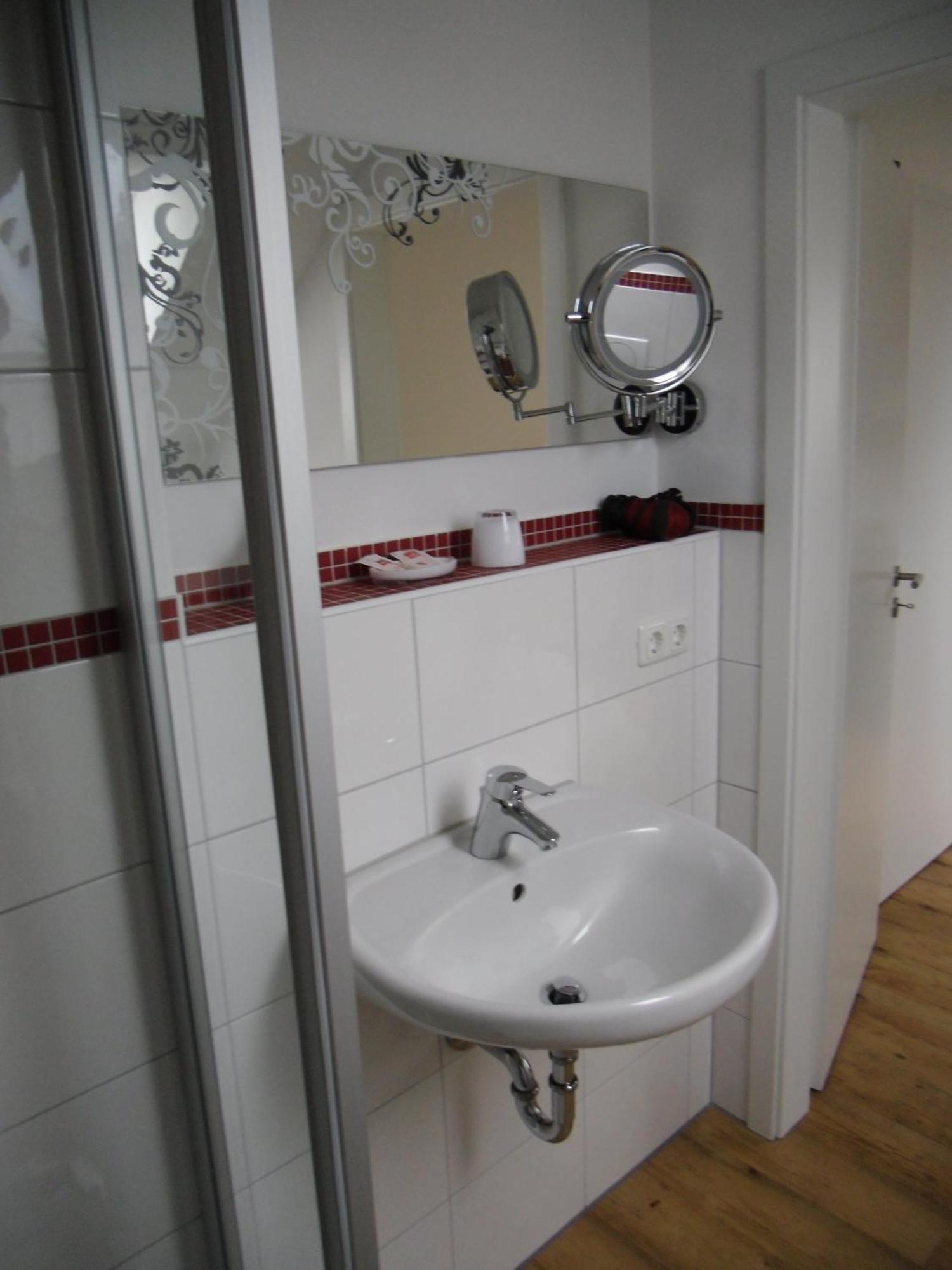 Wein-Traeume Hotel Thuengersheim ภายนอก รูปภาพ