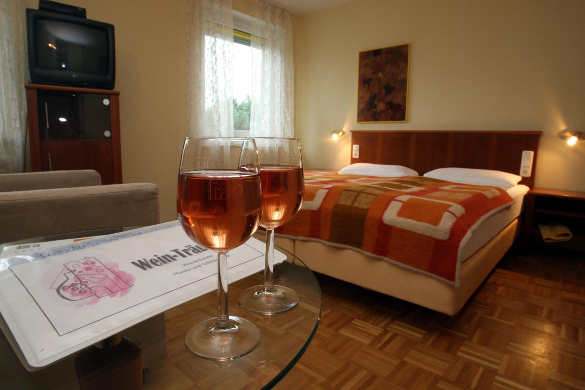 Wein-Traeume Hotel Thuengersheim ภายนอก รูปภาพ