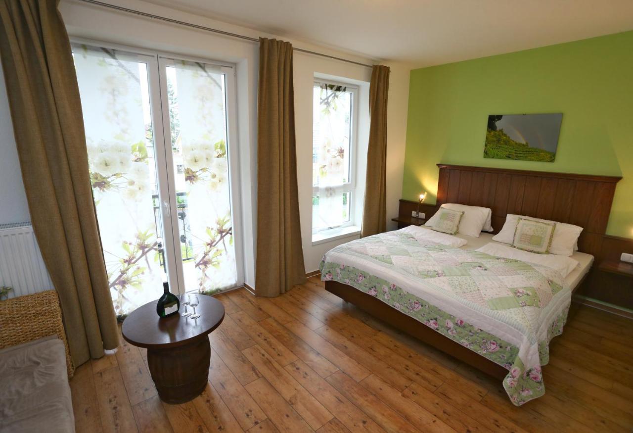 Wein-Traeume Hotel Thuengersheim ภายนอก รูปภาพ