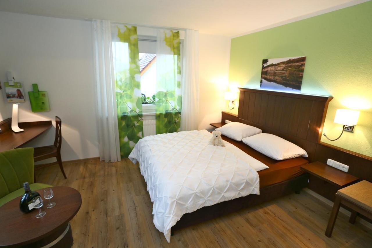 Wein-Traeume Hotel Thuengersheim ภายนอก รูปภาพ